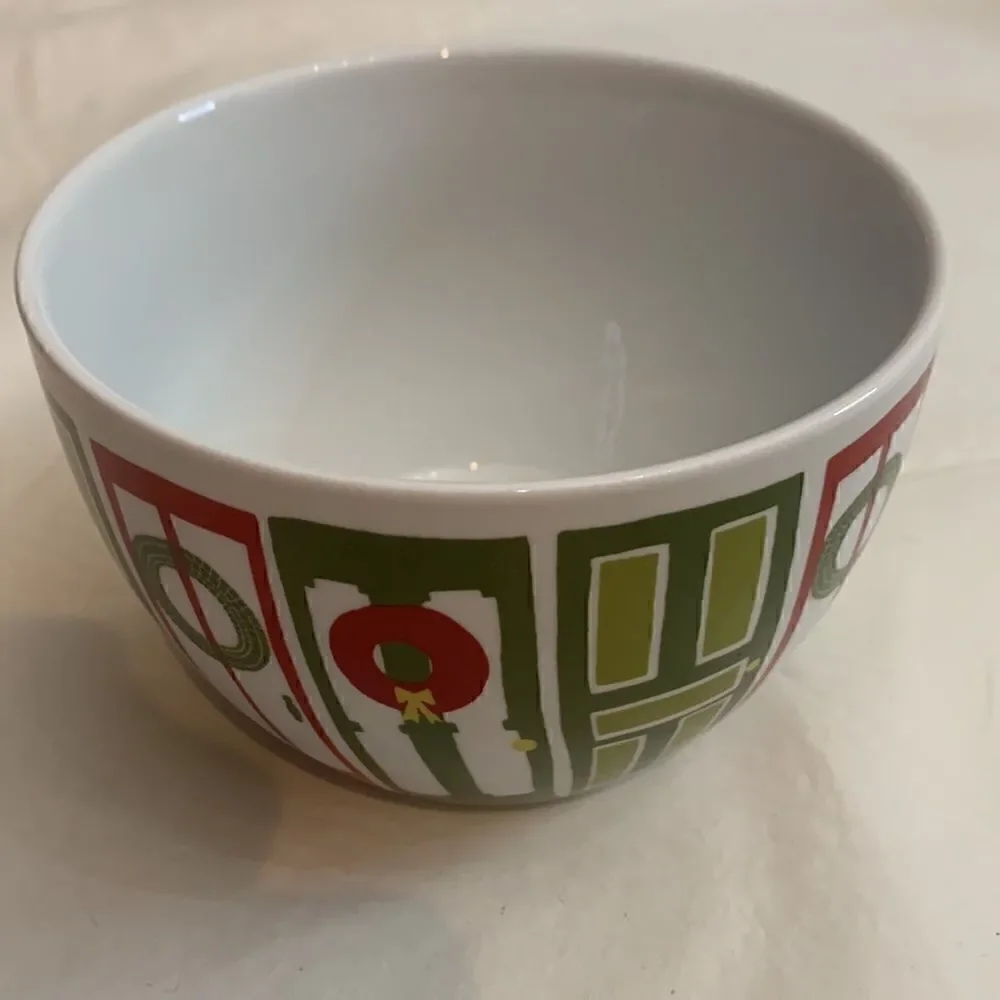 Crate & Barrel Julia Rothman Christmas Decorated Door 4 Cup Or 32 Oz Serve Bowl